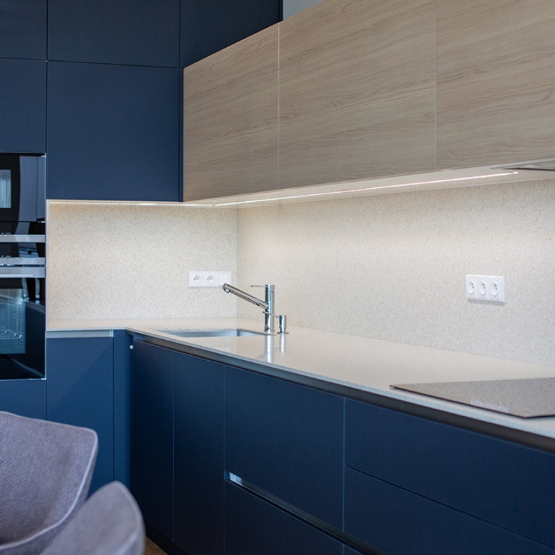 kuchyně s umělým kamenem