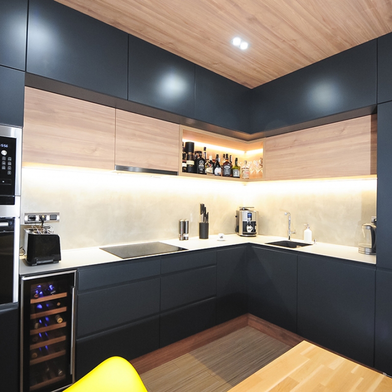 kuchyně v antracitu