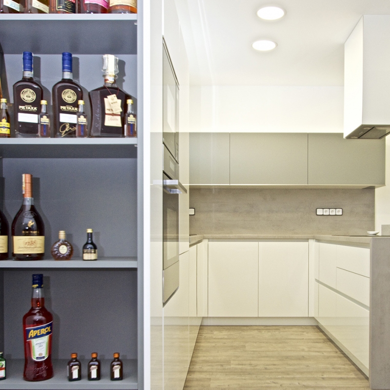 kuchyně s barovou policí