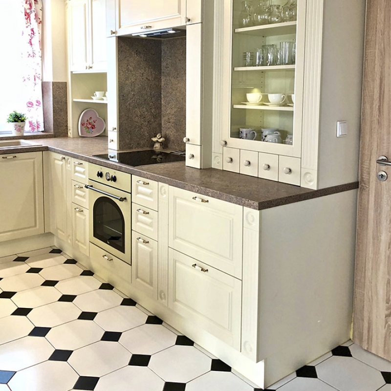 kuchyně s keramickými úchytky