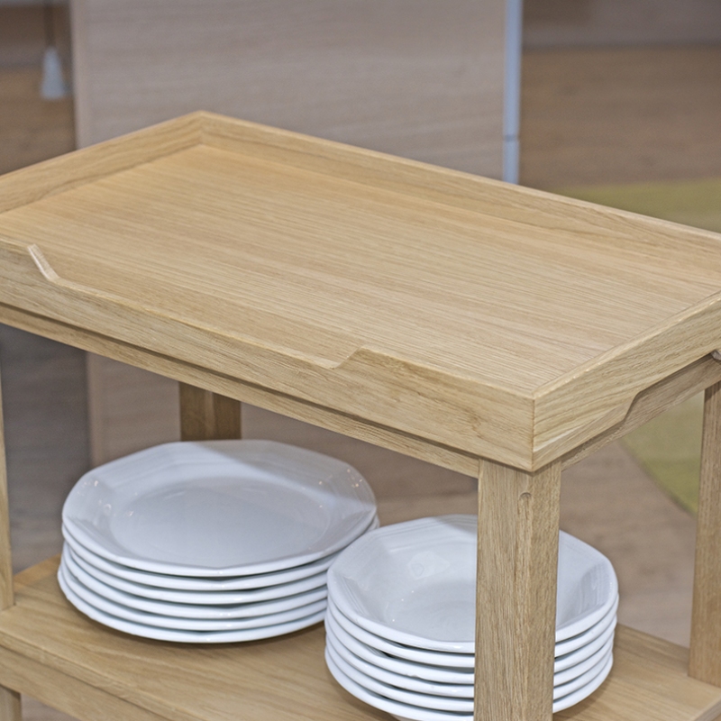 kuchyně s dřevěným vozíkem 1