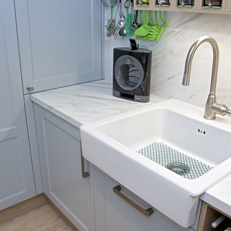 kuchyně s keramickým dřezem 2