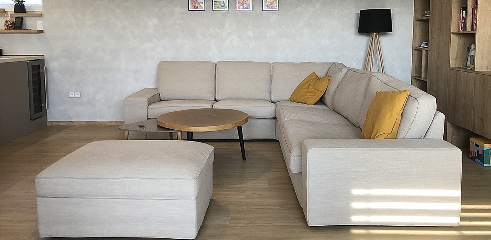 Obývací pokoj s knihovnou a barem - 2