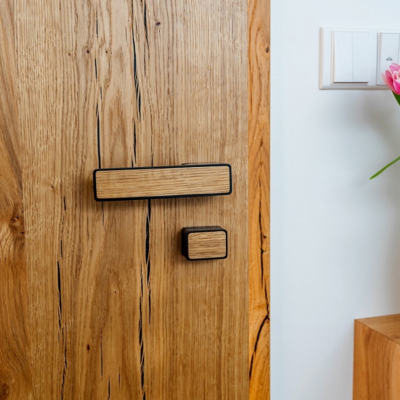 Dveře z praskaného dubu