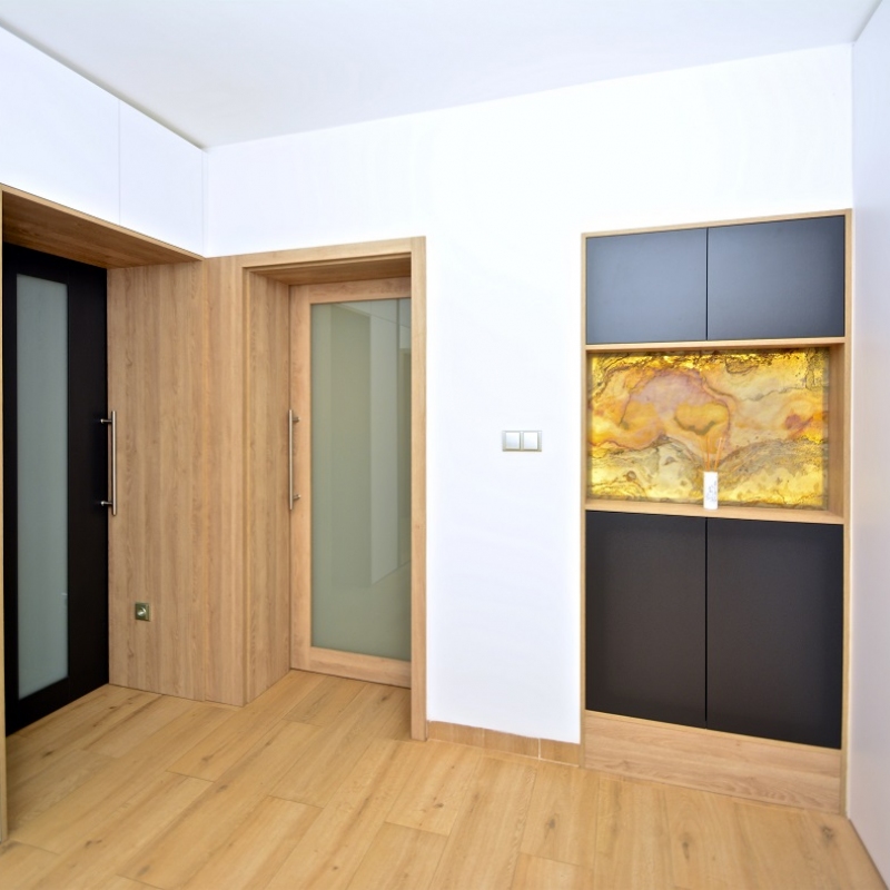 Prosklené a plné dveře