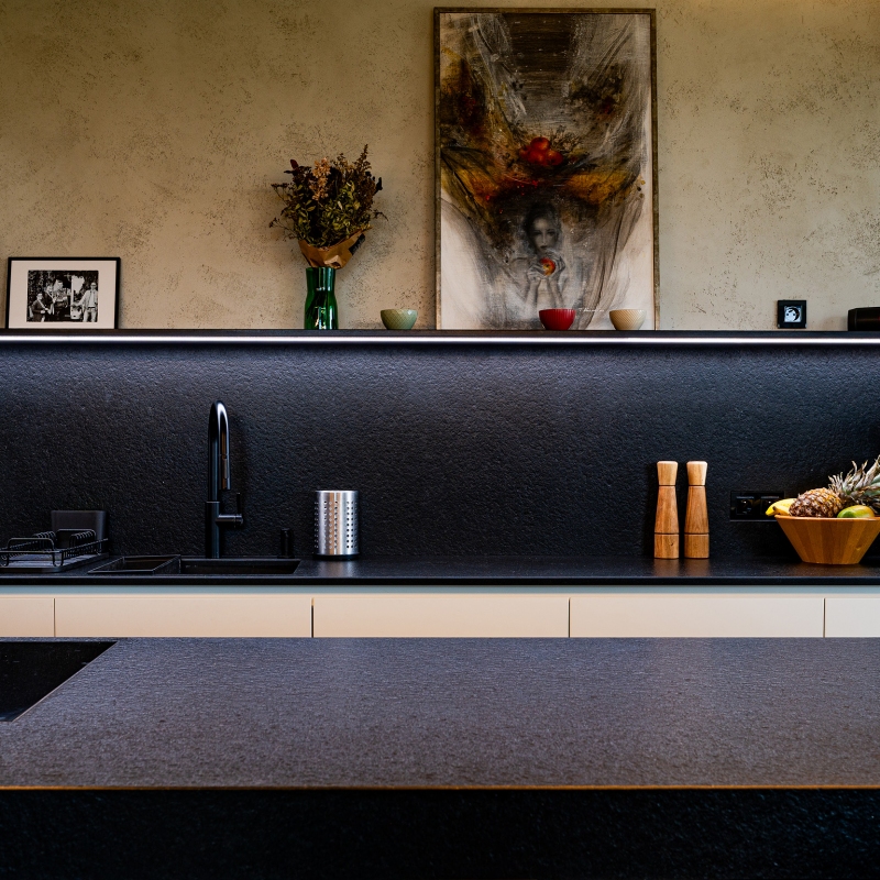 Kuchyně s přírodním kamenem