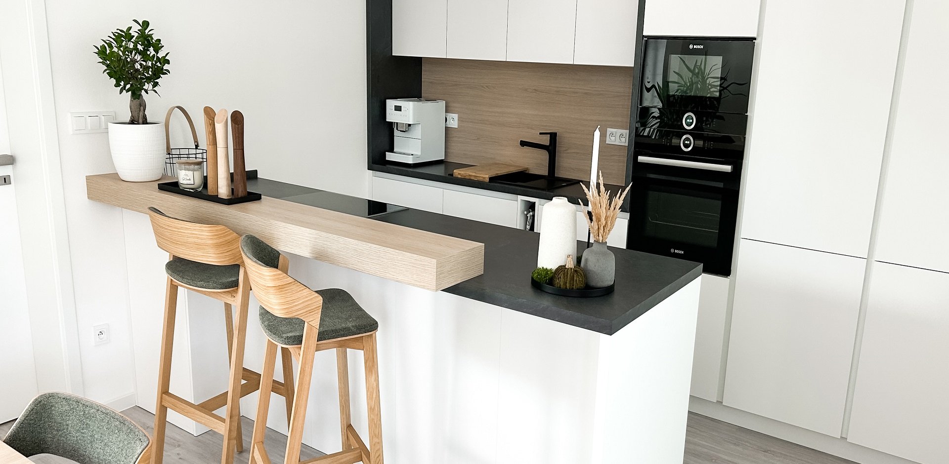 Kuchyně s barovým sezením - 1