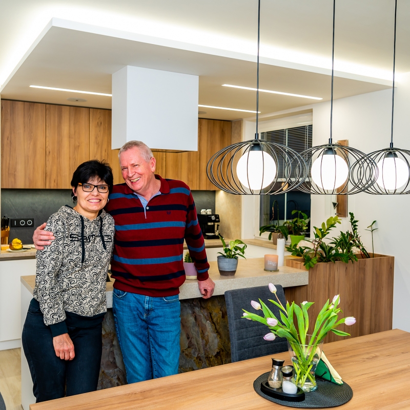 kuchyně se spokojenými zákazníky