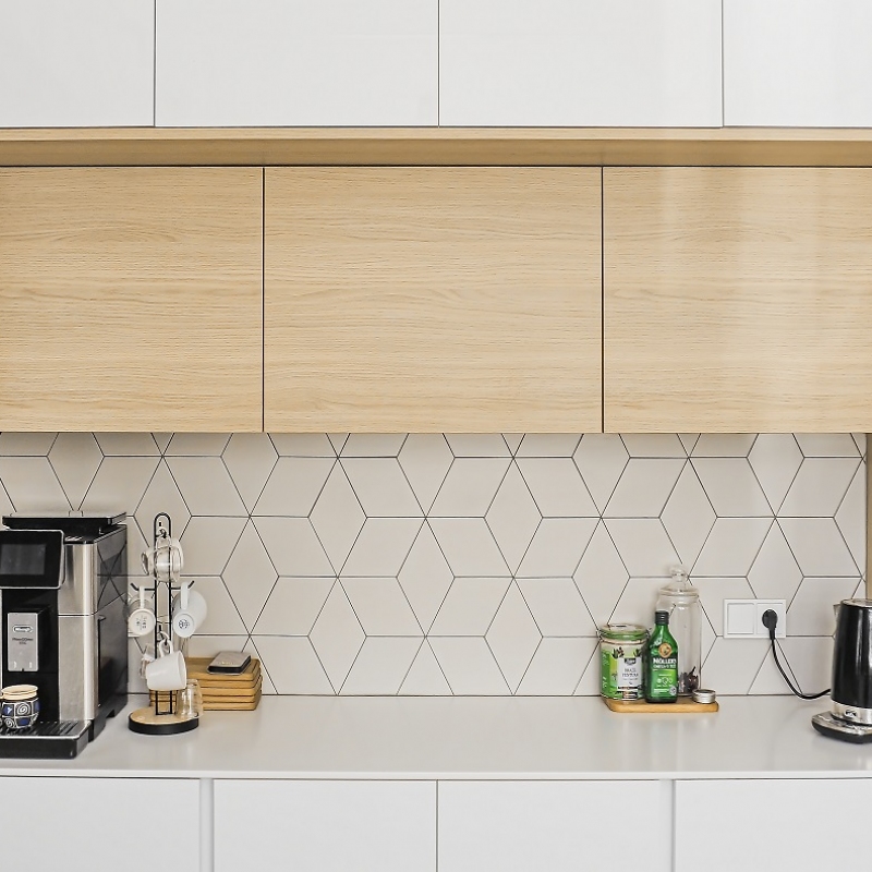 Kuchyně s geometrickým obkladem
